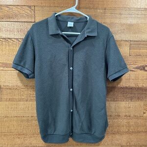 Gray Short Sleeve Button-Up Shirt